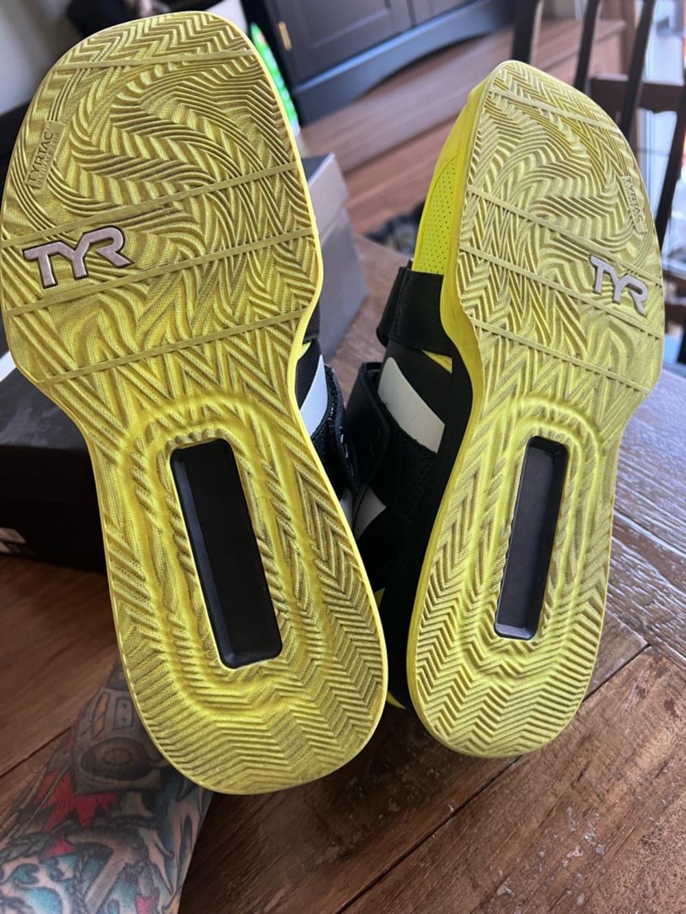 TYR L2 Weightlifting Shoes men’s US size 8.5 yellow and black - Picture 6 of 7